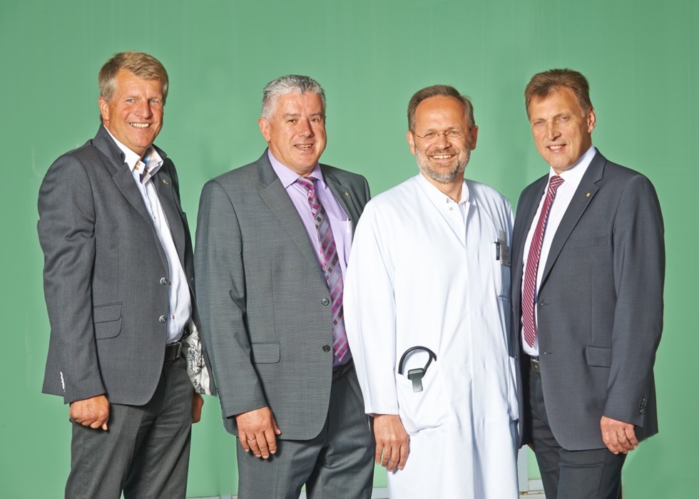 Geschäftsführer Dieter Brünink (von rechts), Dr. Martin Reckels, Ärztlicher Direktor, Pflegedirektor Andreas Dörkßen und Markus Tholen, Kaufmännischer Direktor, setzen als Krankenhausleitung auf die Zukunft des Borromäus Hospitals Leer.