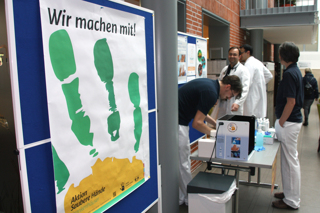Bereits seit 2009 nimmt das Borromäus Hospital Leer an der Kampagne „Aktion Saubere Hände“ teil. Dazu gehört auch, das Krankenhauspersonal sowie Patienten und Besucher über die richtige Händehygiene zu informieren und zu schulen.