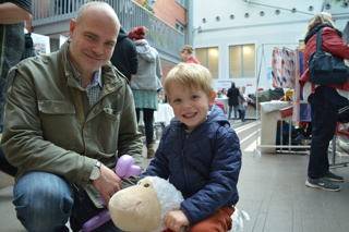 Große und kleine Besucher schauten sich auf der 1. Leeraner Babymesse im Borromäus Hospital Leer um.