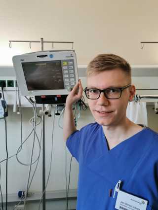 Spendete im Herbst Stammzellen: Jan-Simon Albers arbeitet auf der Intensivstation des Borromäus Hospitals Leer.