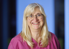 Frau Duwe, Angela