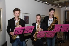 Zum Saxophon-Trio ‚Magenta 3‘ gehören (von links) David Bruns, Joost Maier und Paul Bruns. Sie gestalteten die musikalische Umrahmung der Ausstellungseröffnung.