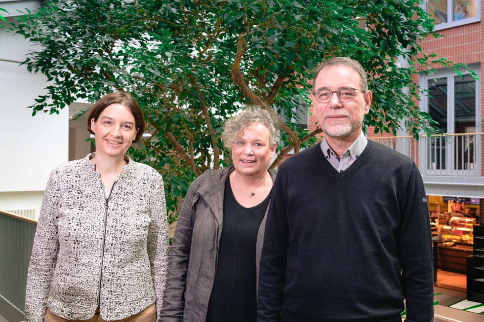 Neue Gesichter im Borrom&auml;us Hospital: (von links) katholische Krankenhausseelsorgerin Dr. Monika Amlinger, evangelische Krankenhausseelsorgerin Margrit Tuente und katholischer Krankenhausseelsorger Peter G&ouml;hlich haben f&uuml;r Patienten, Angeh&ouml;rige und Mitarbeiter ein offenes Ohr. 