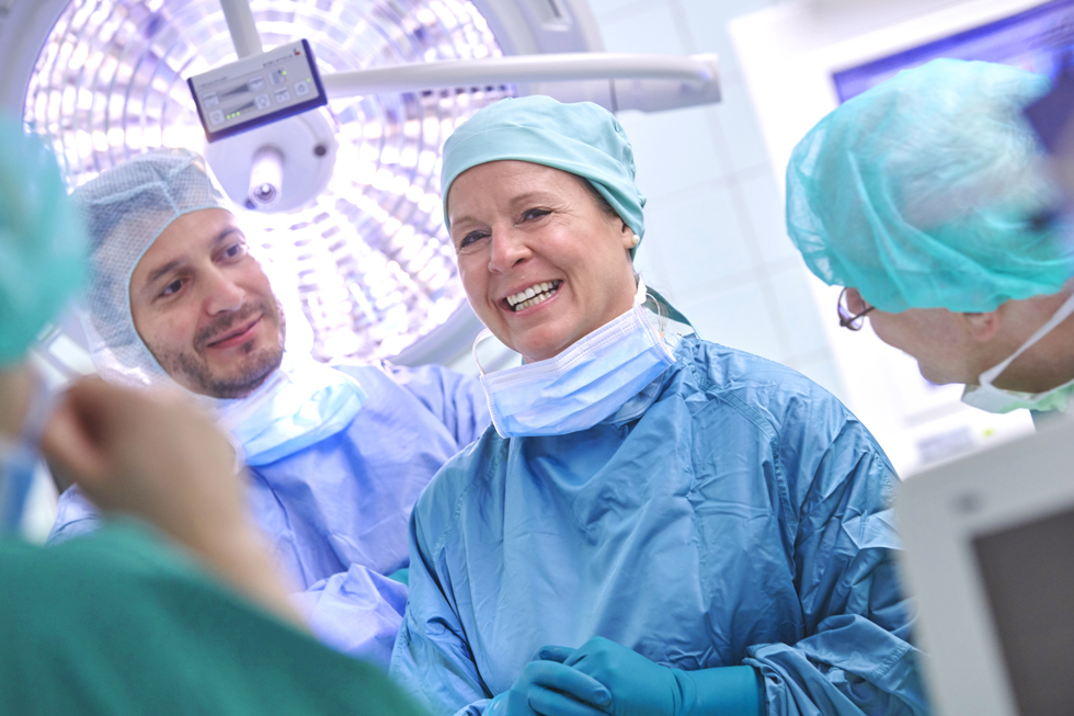 Gebündelte Kompetenz:  Dr. Tanja Rudolph-Steininger leitet das Schulterzentrum der Abteilung Unfall- und Wiederherstellungschirurgie am Borromäus Hospital Leer.